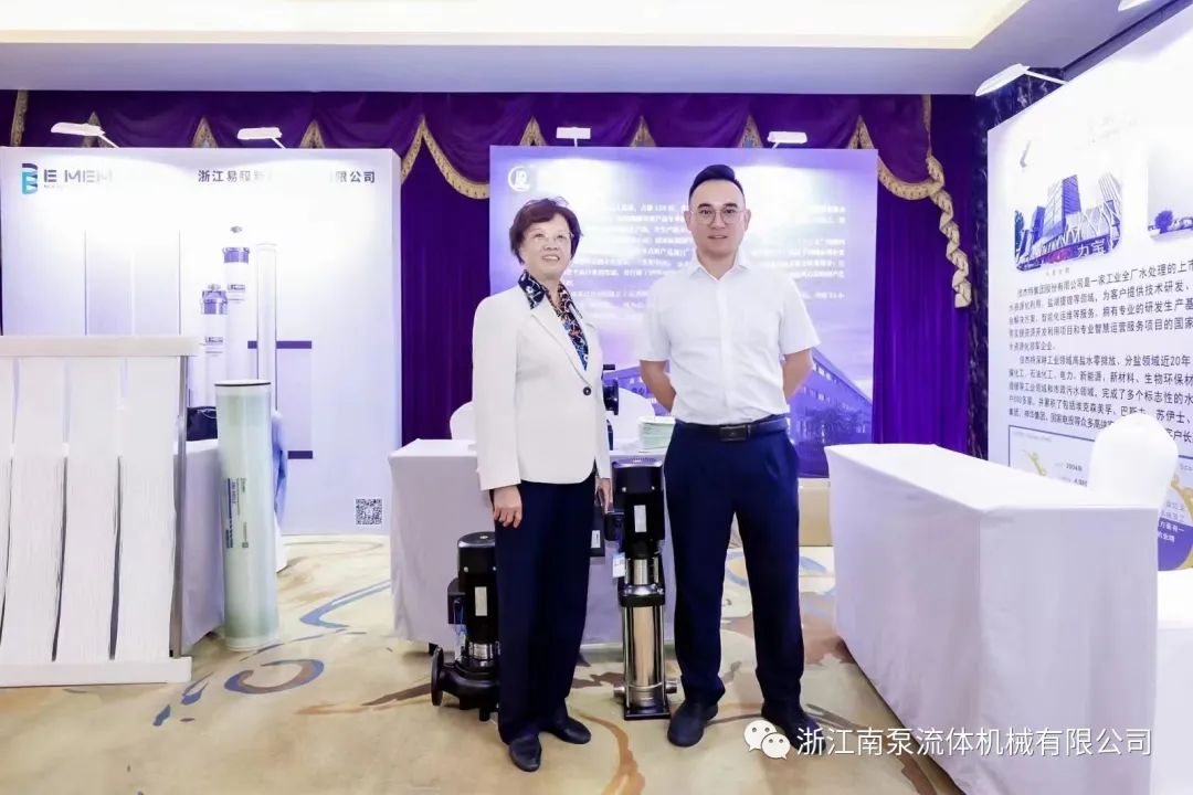 在會議現(xiàn)場，浙江南泵展示了用于石化行業(yè)的CDL(F)輕型立式多級離心泵、LD管道循環(huán)泵和NIS端吸離心泵。